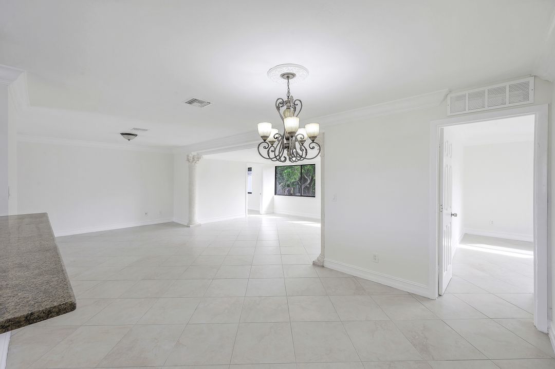 2270 42nd St SW, Naples, FL 34116