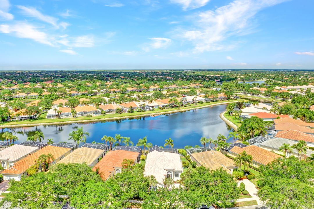 5441 Freeport Ln, Naples, FL 34119