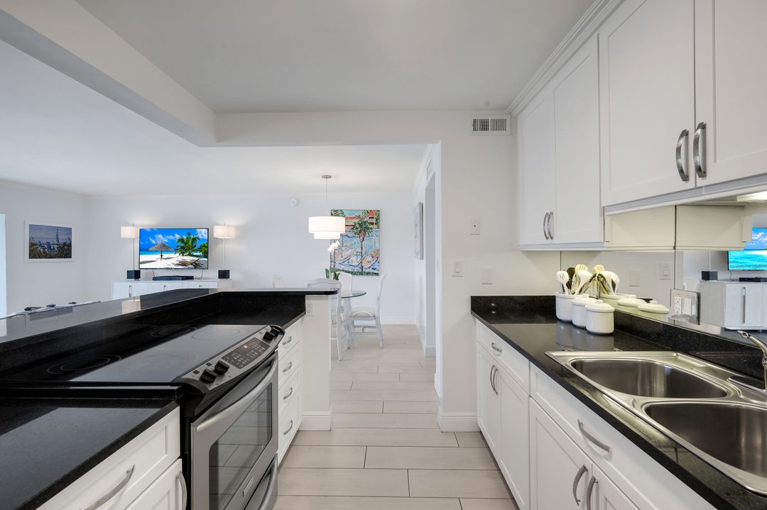 222 Harbour Dr #312, Naples, FL 34103