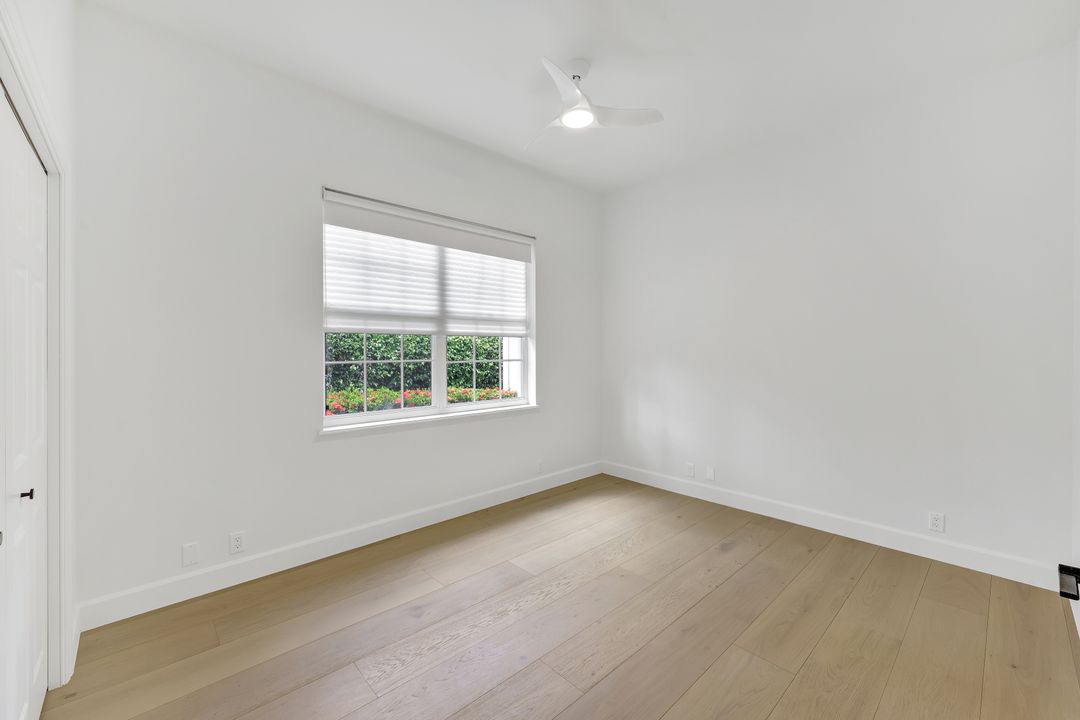 9209 Troon Lakes Dr, Naples, FL 34109