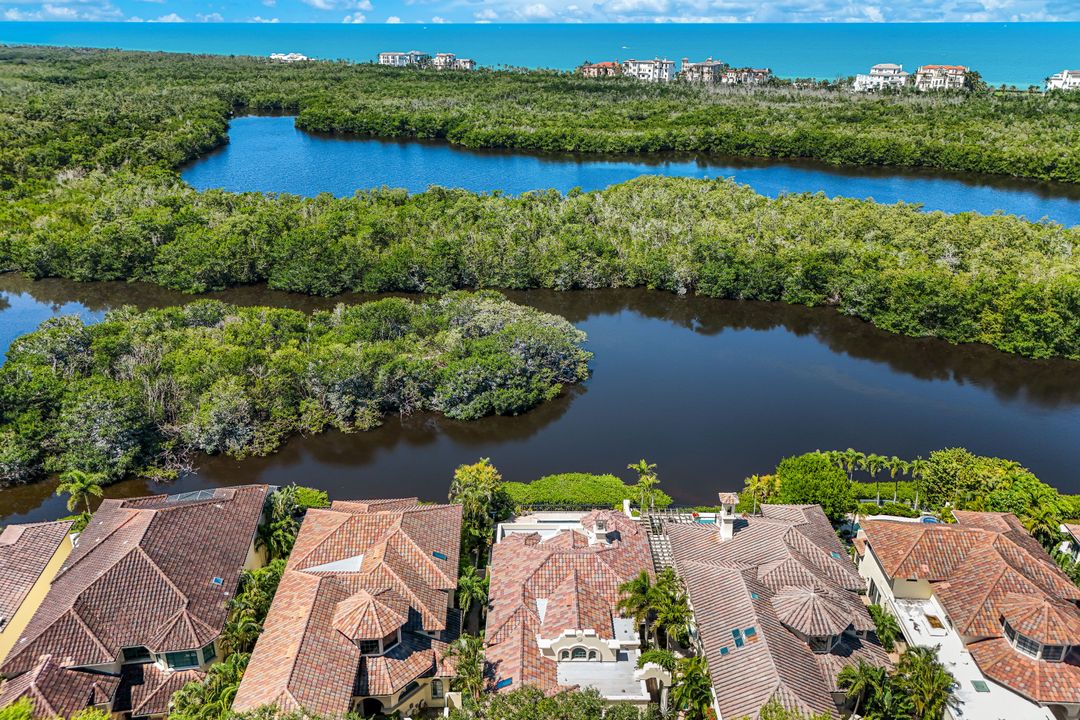 7913 Via Vecchia, Naples, FL 34108