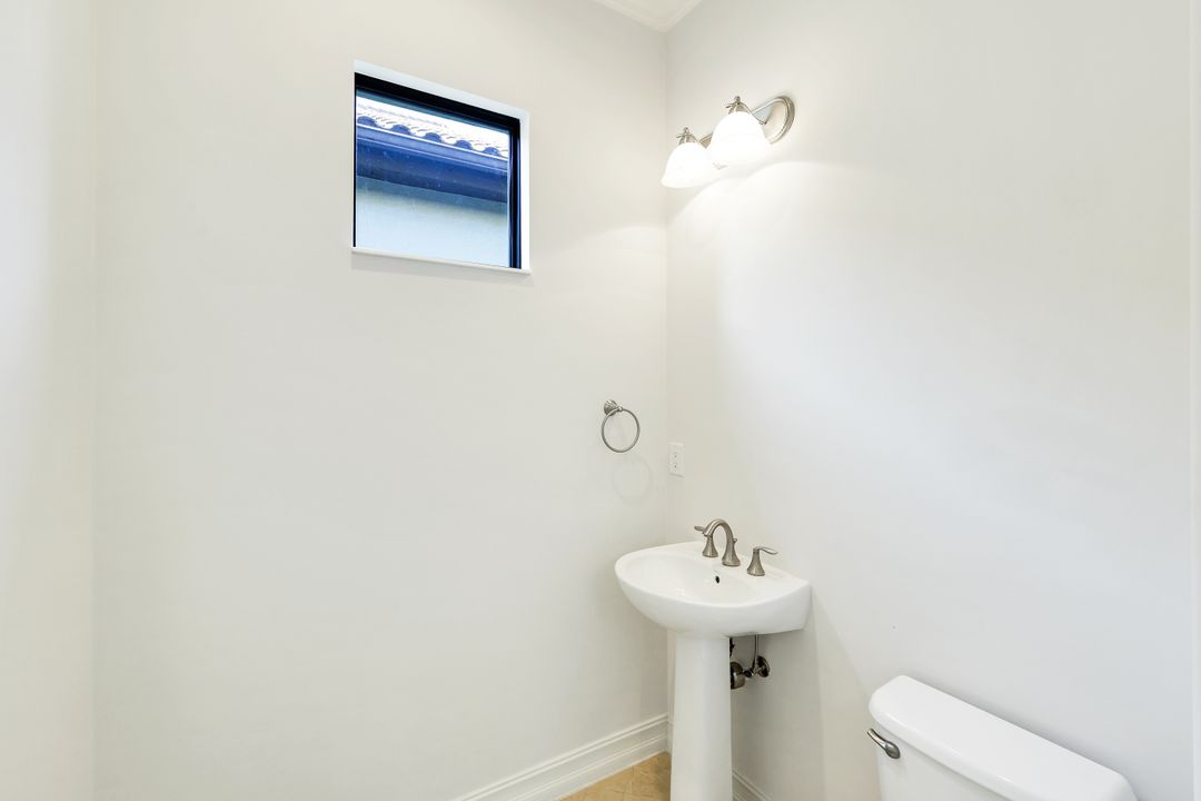 6419 Vivaldi Ct, Naples, FL 34113