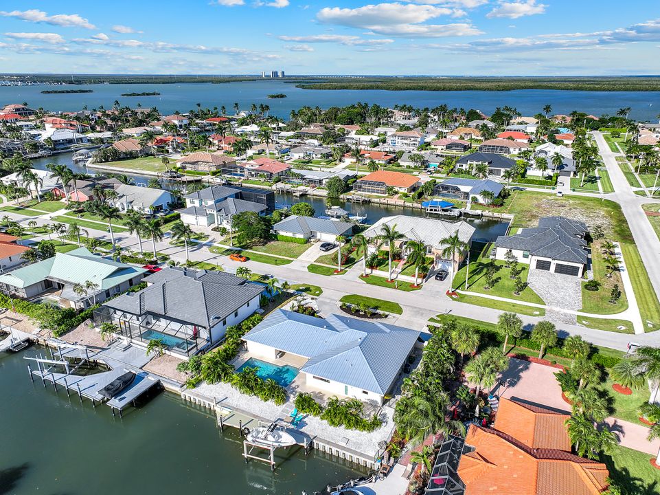 318 Grapewood Ct, Marco Island, FL 34145