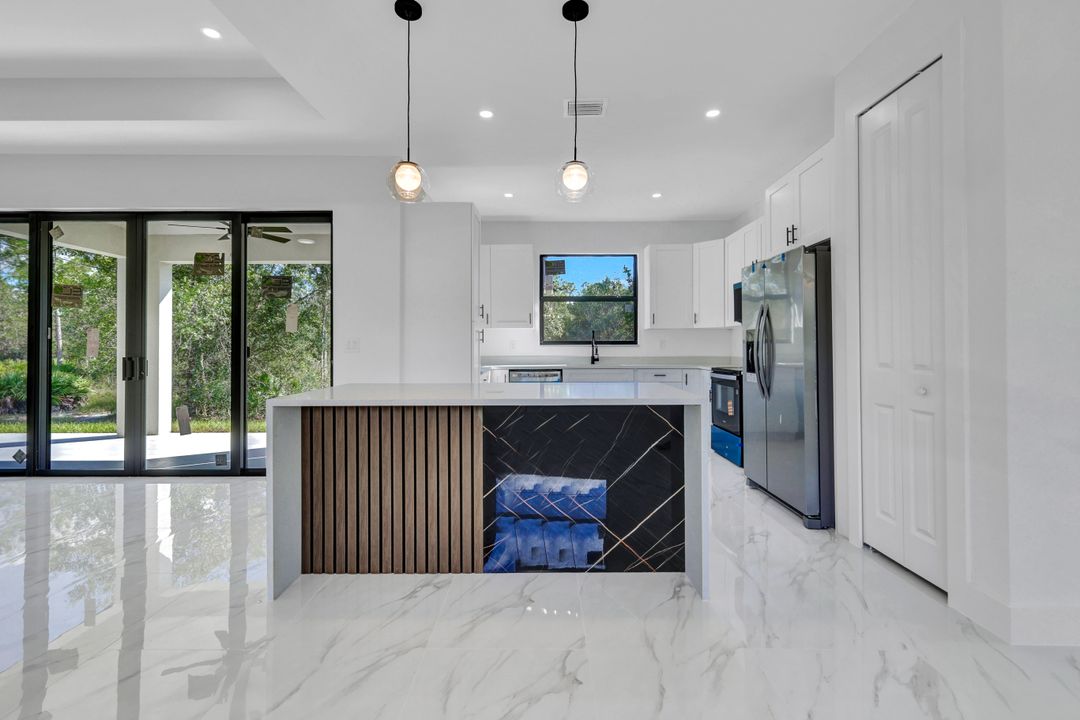 2002 East 10th Street, Lehigh Acres, FL 33936