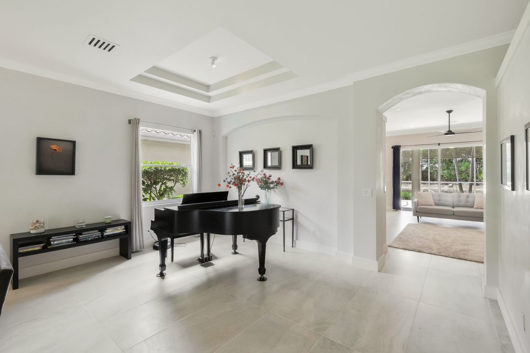 5717 Lago Villaggio Way, Naples, FL 34104