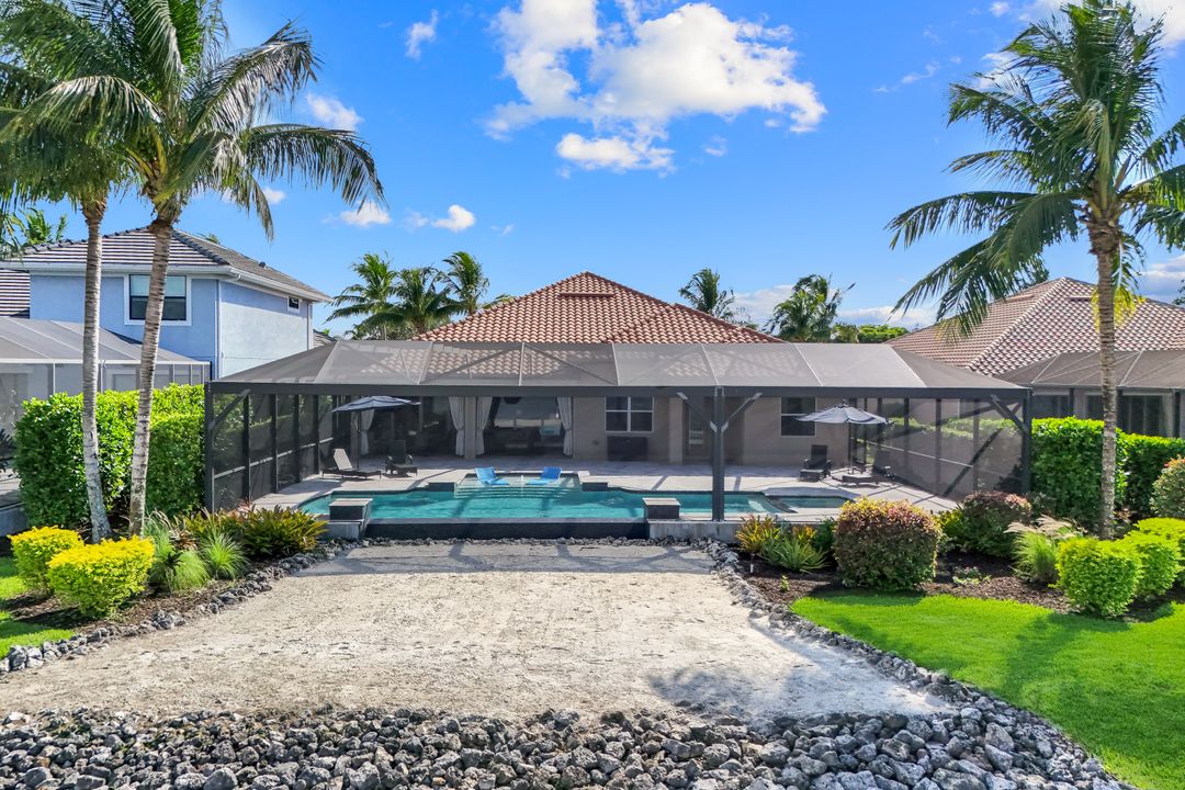 9075 Breakwater Dr, Naples, FL 34120