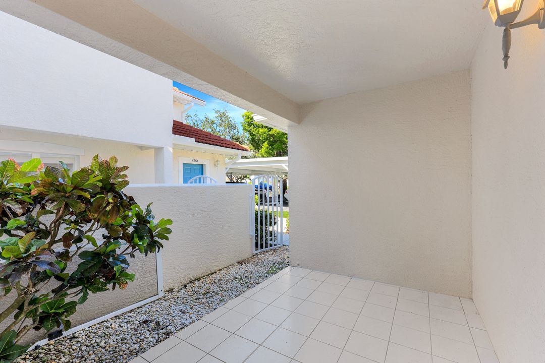 5045 Cedar Springs Dr #101, Naples, FL 34110