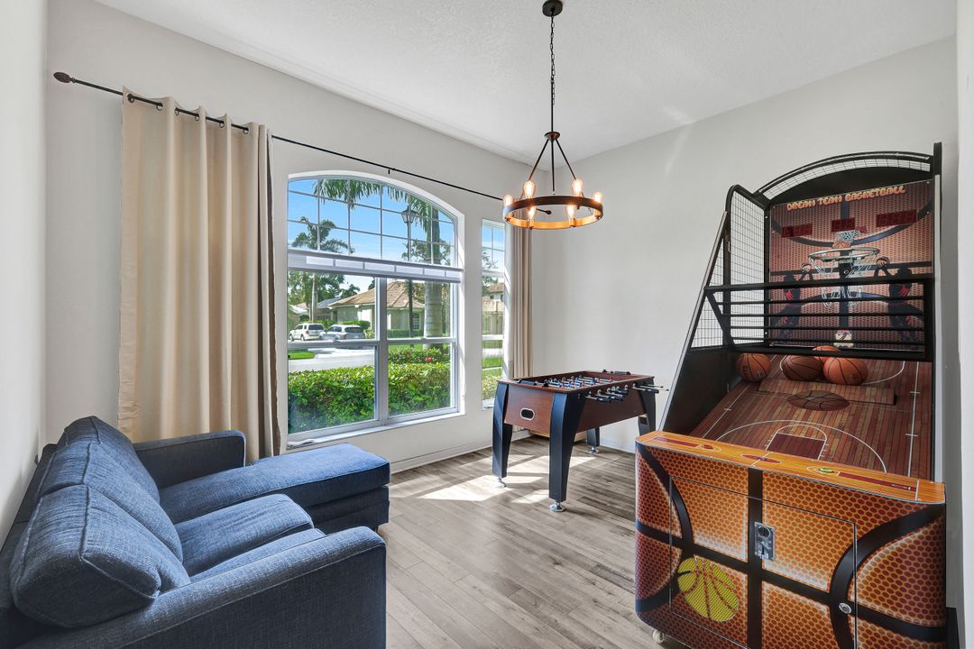 8133 Lowbank Dr, Naples, FL 34109