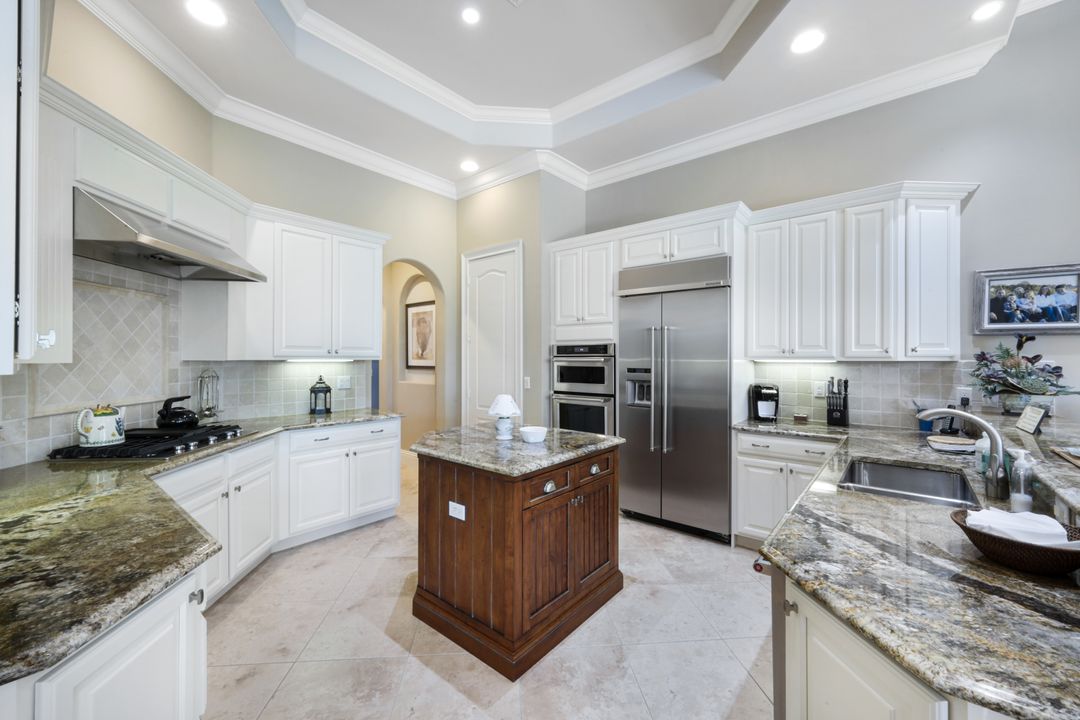 3848 Mahogany Bend Dr, Naples, FL 34114