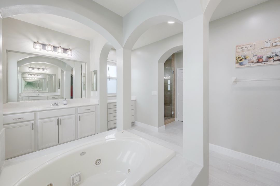 1776 Birdie Dr, Naples, FL 34120