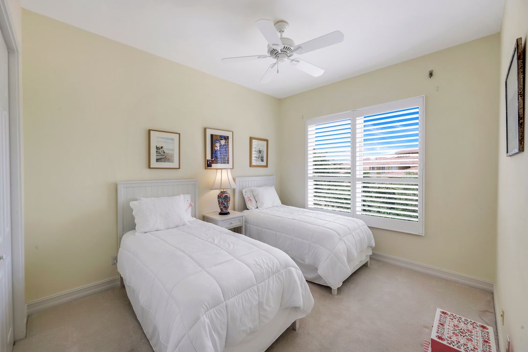 1895 Les Chateaux Blvd #302, Naples, FL 34109