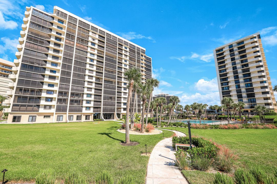 10951 Gulf Shore Dr #1202, Naples, FL 34108