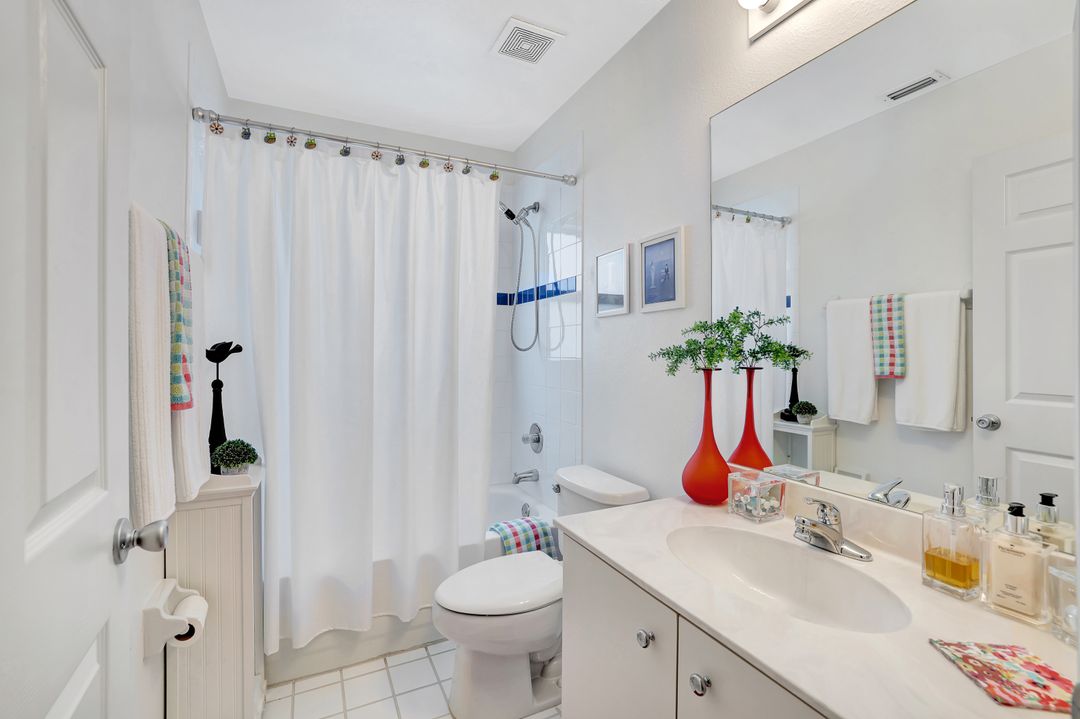 6270 Huntington Lakes Cir #204, Naples, FL 34119