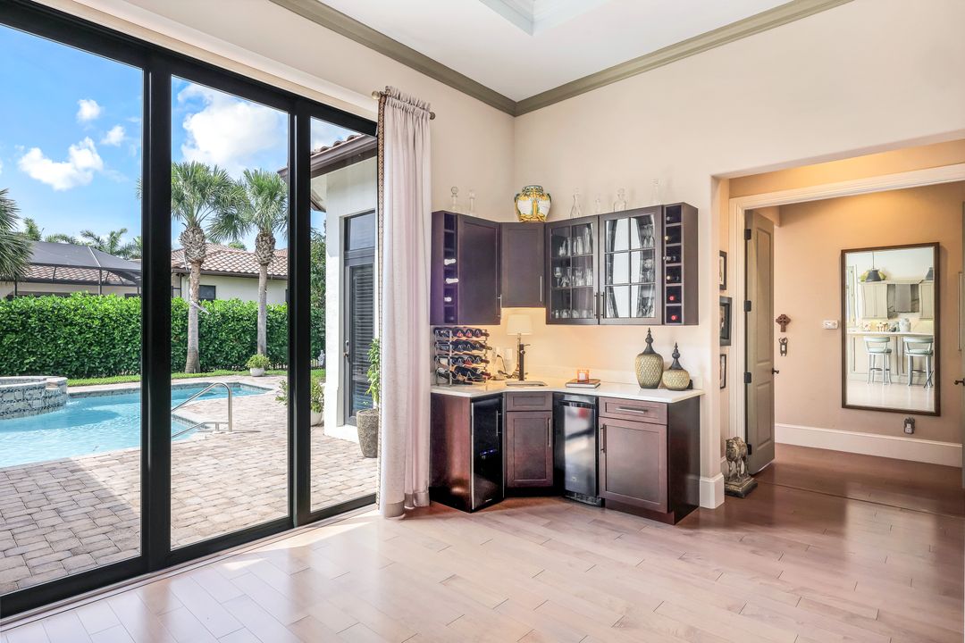 2239 Residence Cir, Naples, FL 34105