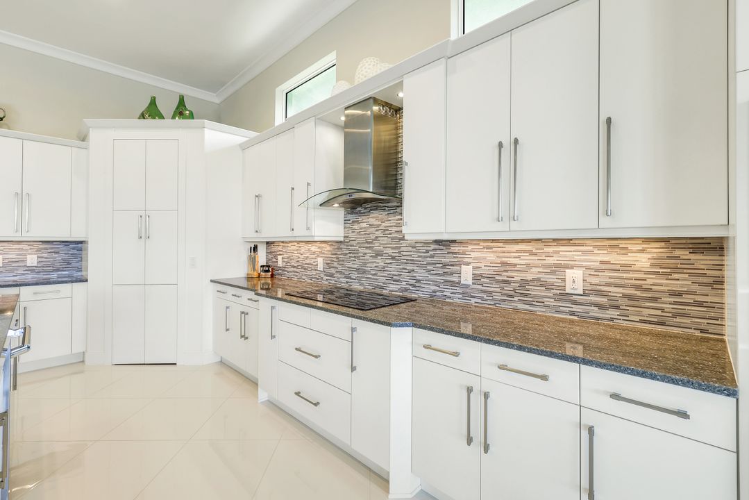 5750 Clarendon Dr, Naples, FL 34113