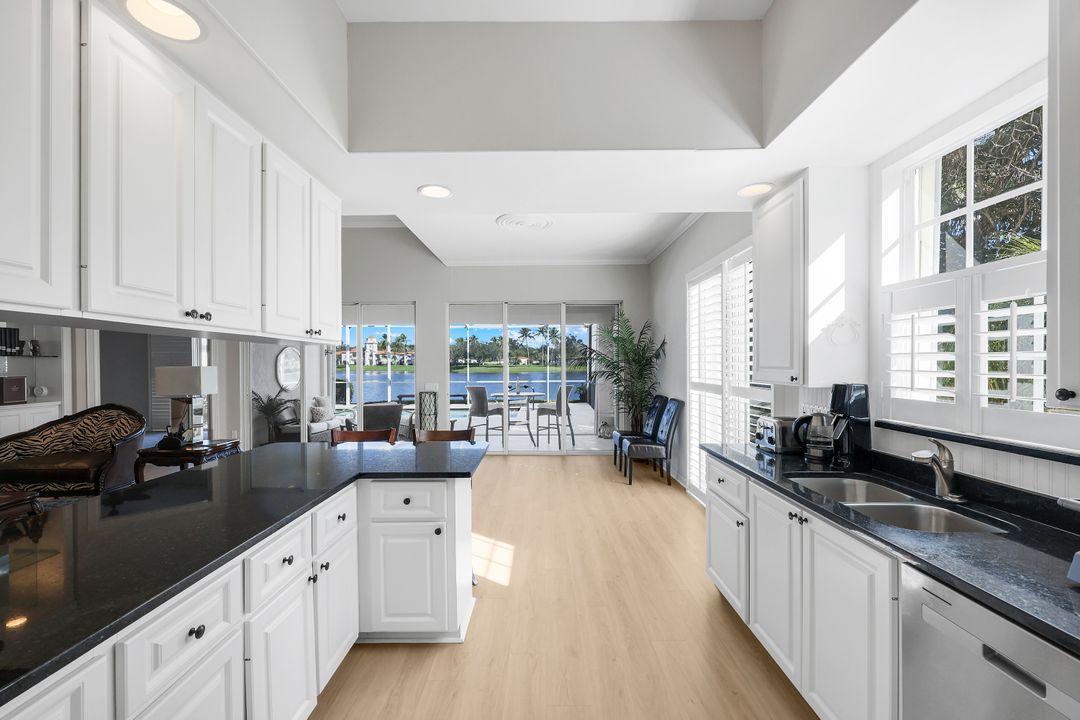 4364 Montalvo Ct, Naples, FL 34109