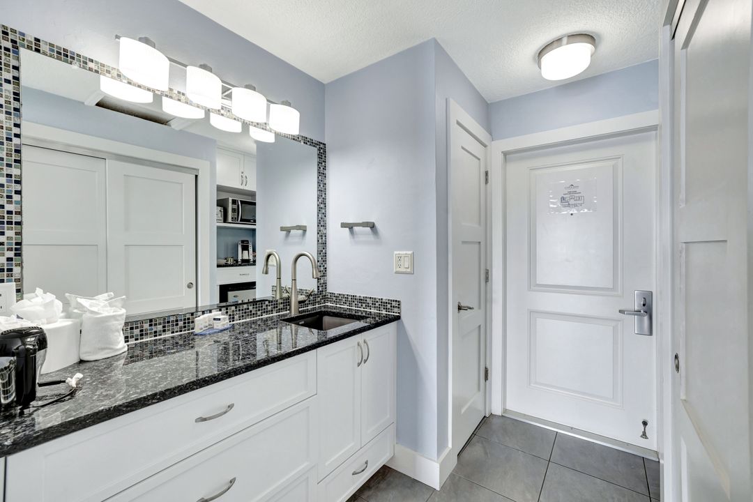 900 Broad Ave S #320, Naples, FL 34102