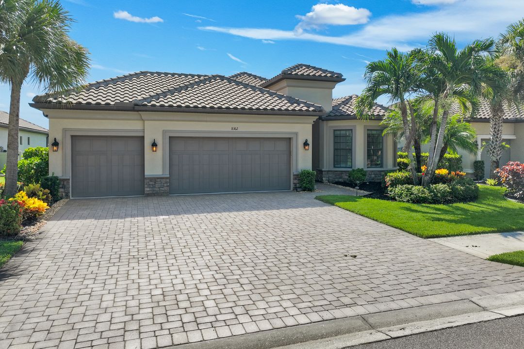 8362 Viale Cir, Naples, FL 34114