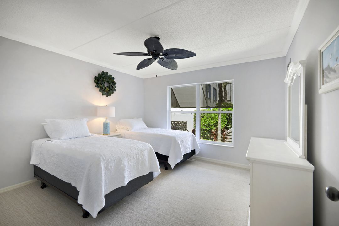 520 Club Side Dr #4, Naples, FL 34110