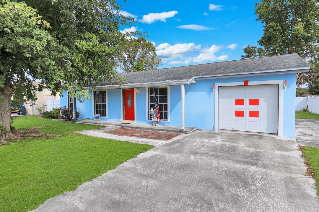 954 Jolly Rd, North Fort Myers, FL 33903