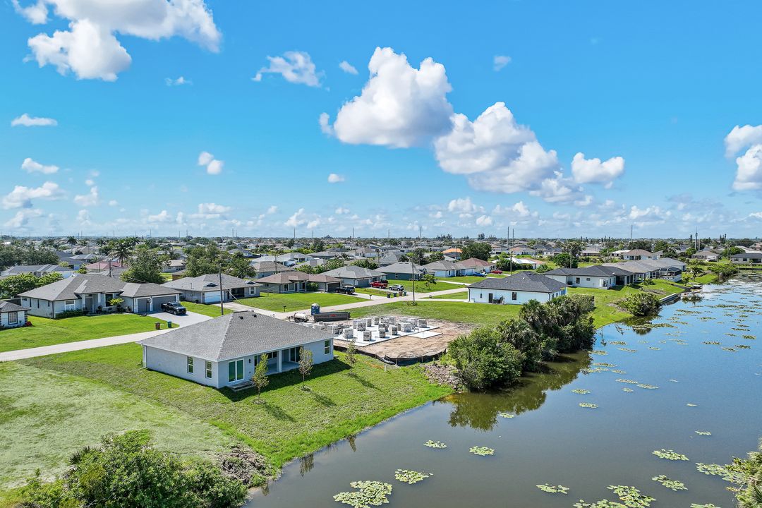 2622 NE 1st Pl, Cape Coral, FL 33909