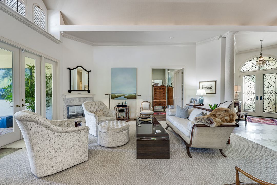 7913 Via Vecchia, Naples, FL 34108