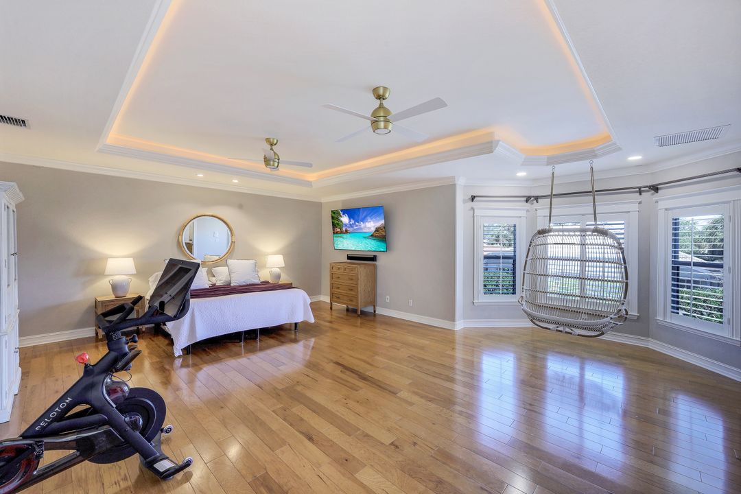 514 Corbel Dr, Naples, FL 34110