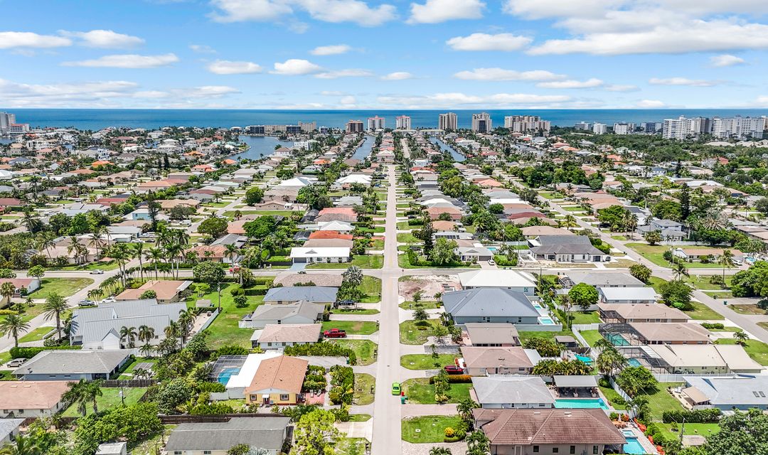 605 107th Ave N, Naples, FL 34108