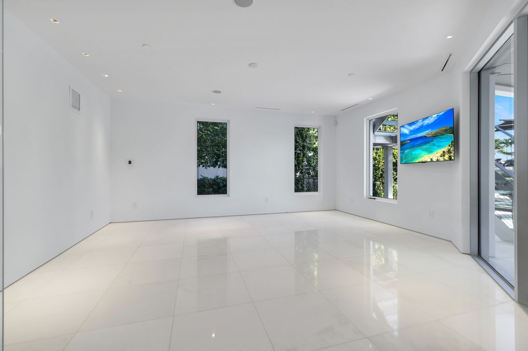 260 Channel Dr, Naples, FL 34108