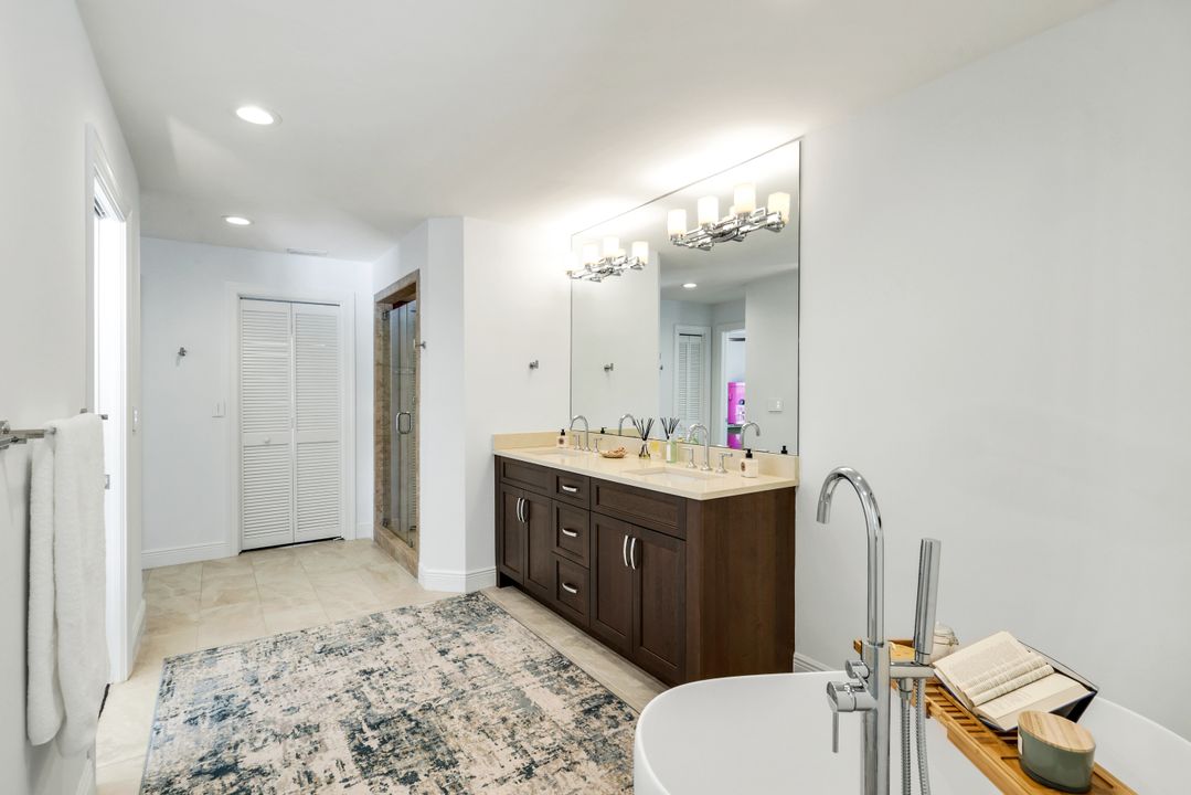 812 Tallow Tree Ct, Naples, FL 34108