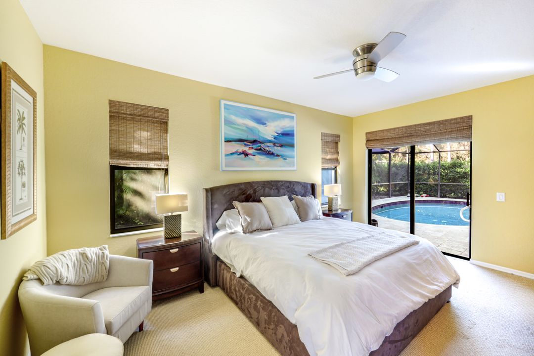 302 Sawgrass Ct, Naples, FL 34110