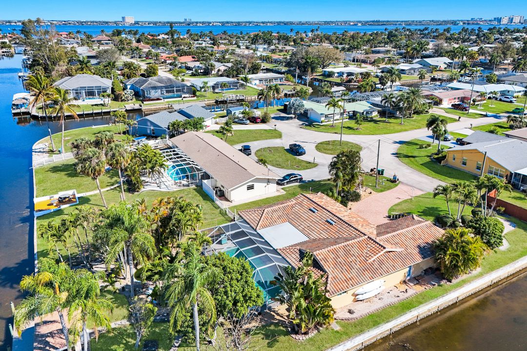 5201 Willow Ct, Cape Coral, FL 33904