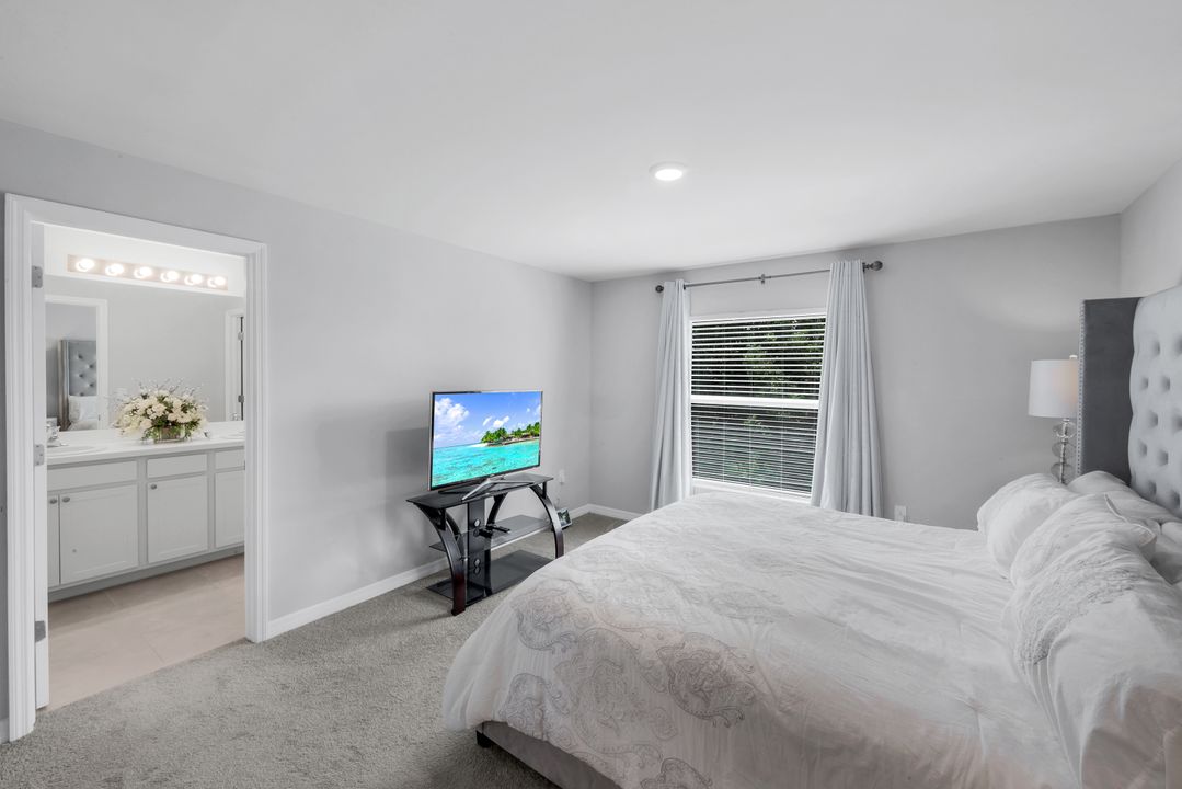 15171 Wildflower Cir, Naples, FL 34119