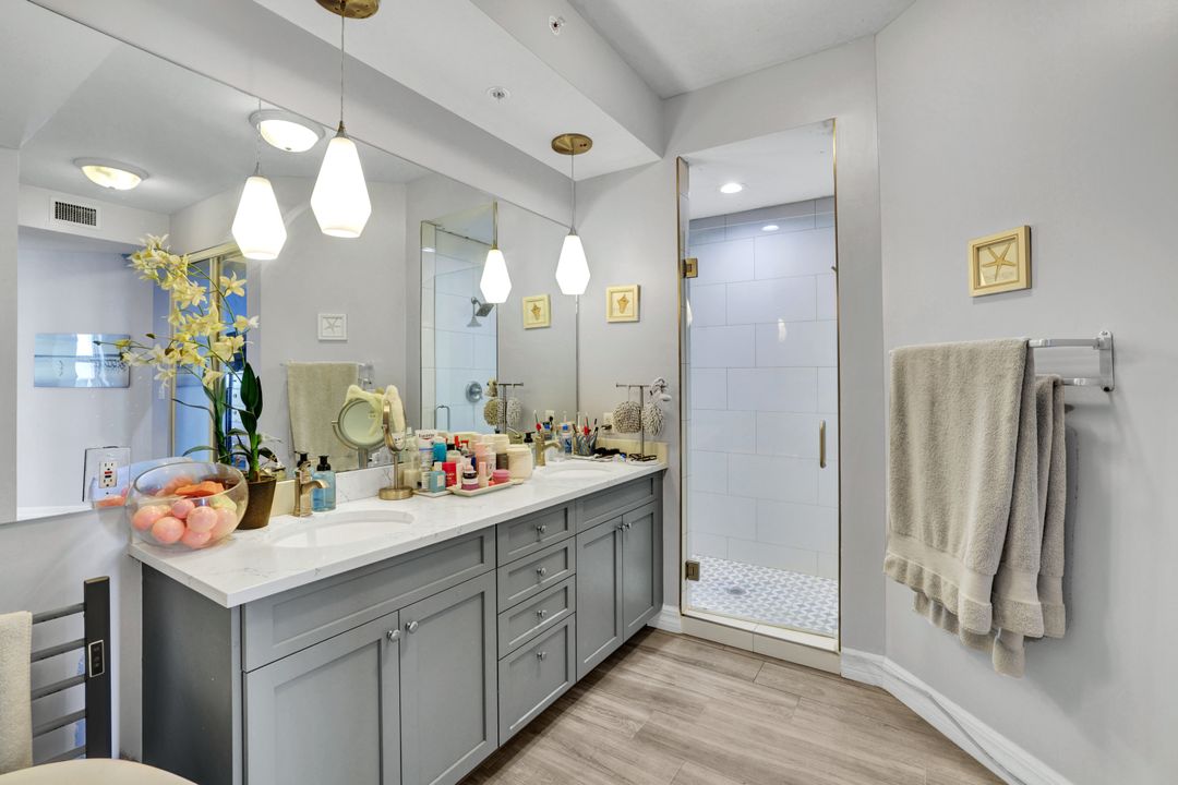 410 Flagship Dr #906, Naples, FL 34108