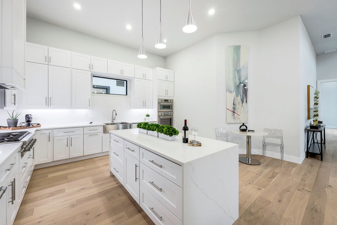 524 103rd Ave N, Naples, FL 34108