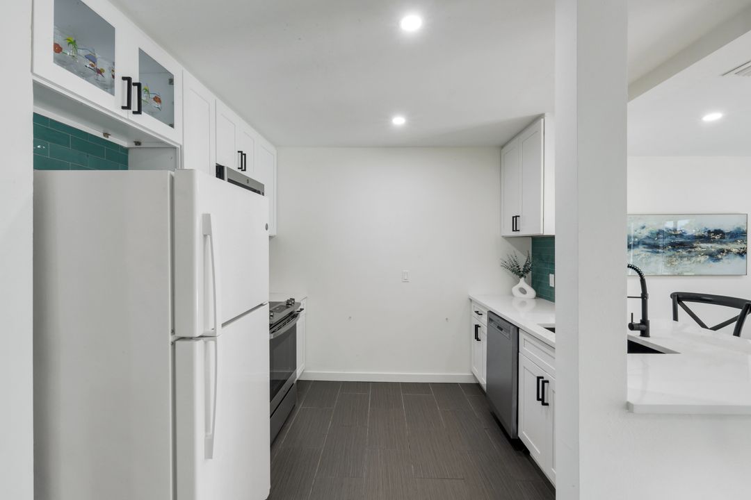 52 1st St, Bonita Springs, FL 34134