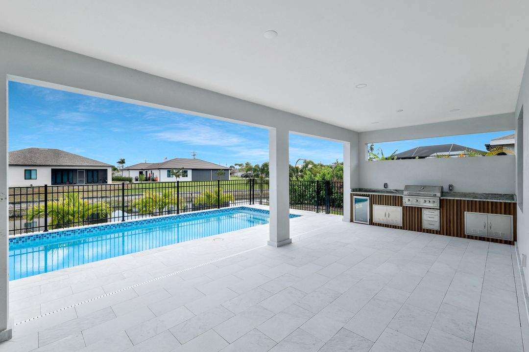 909 SW 11th Ct, Cape Coral, FL 33991