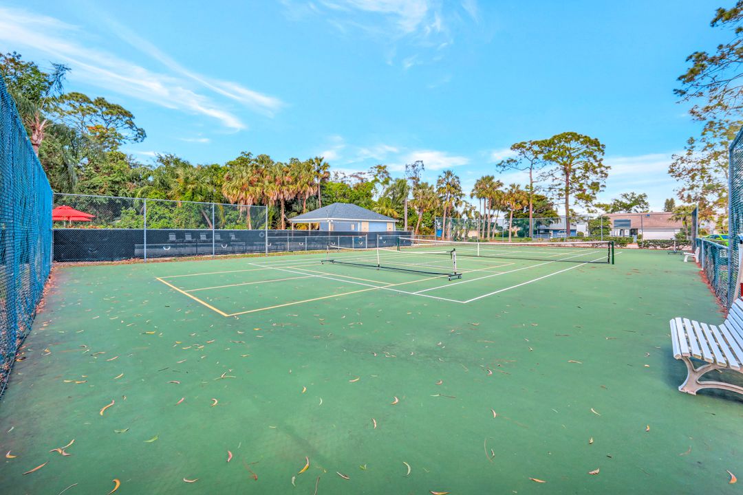 1227 Commonwealth Cir, Naples, FL 34116