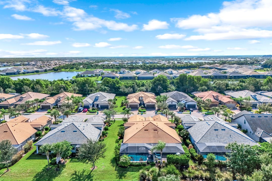 7659 Jacaranda Ln, Naples, FL 34114