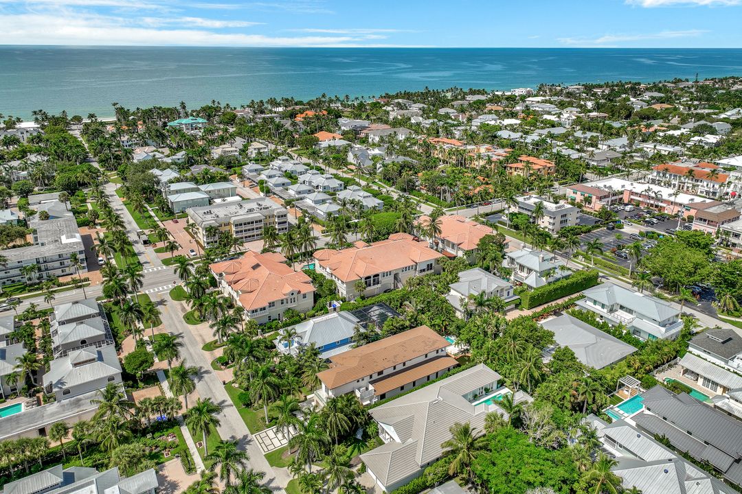 355 7th Ave S, Naples, FL 34102
