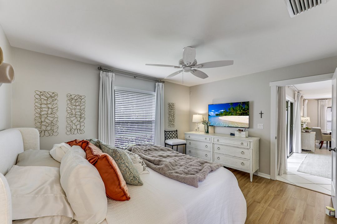 156 Stanhope Cir, Naples, FL 34104