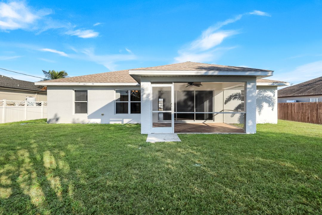 1706 NE 2nd Pl, Cape Coral, FL 33909