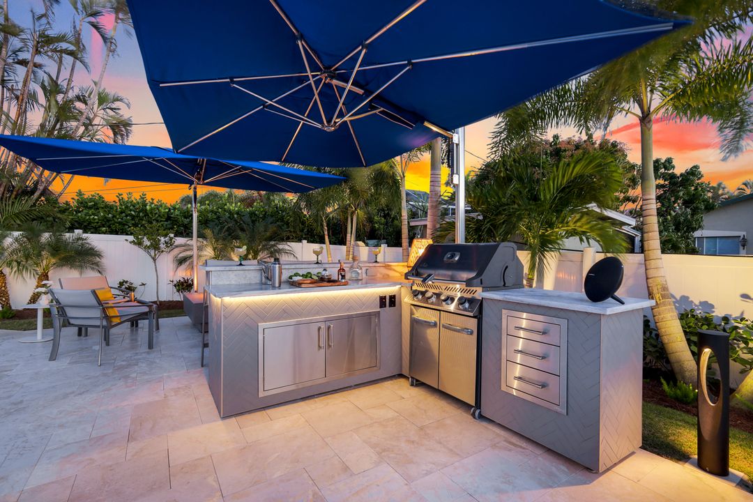 558 98th Ave N, Naples, FL 34108