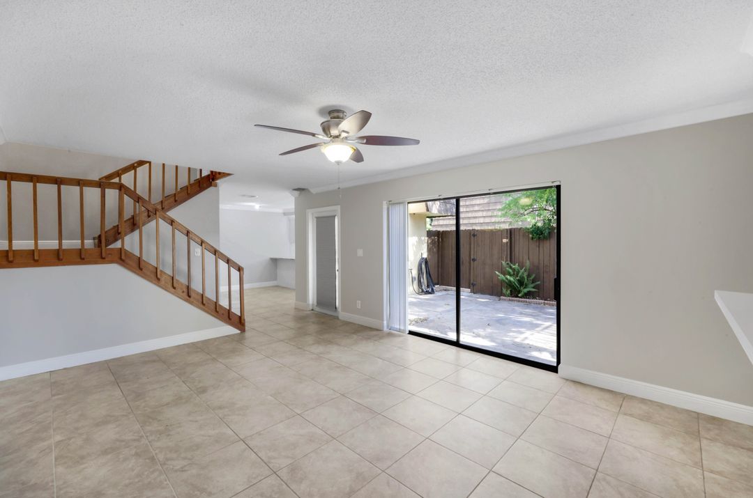 1501 Park Meadows Dr #3, Fort Myers, FL 33907