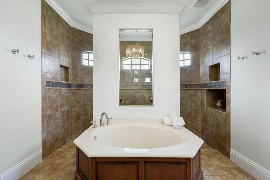 466 Clifton Ct, Marco Island, FL 34145
