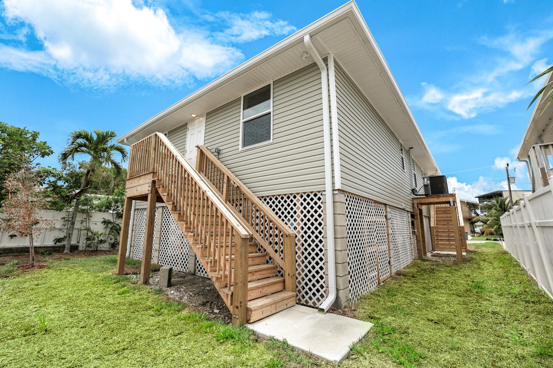 627 Palm Dr, Naples, FL 34114