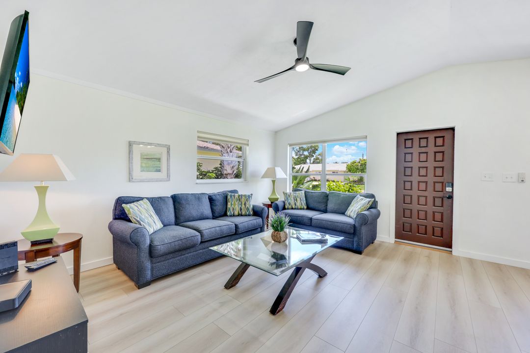 631 108th Ave N, Naples, FL 34108