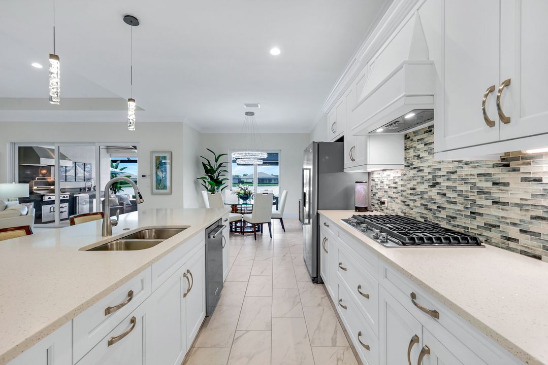 14386 Laguna Spgs Ln, Naples, FL 34114