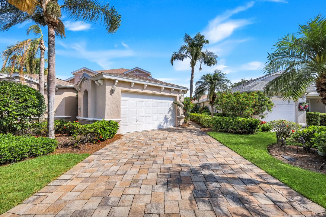 15040 Sterling Oaks Dr, Naples, FL 34110