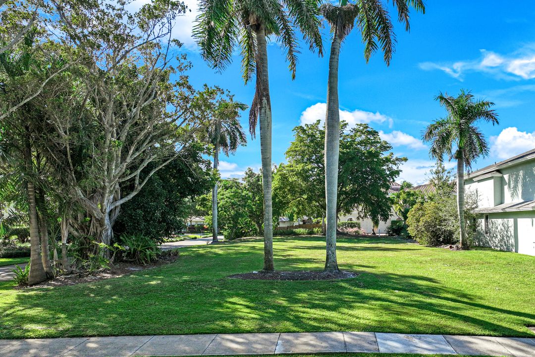 490 1st Ave S, Naples, FL 34102